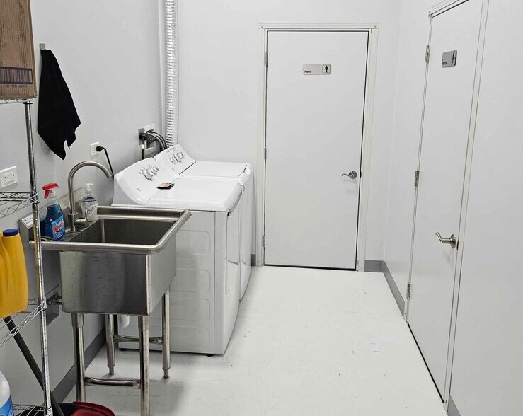 More Photos Of 609 Indian Rd, Seiling Auto Repair For Sale