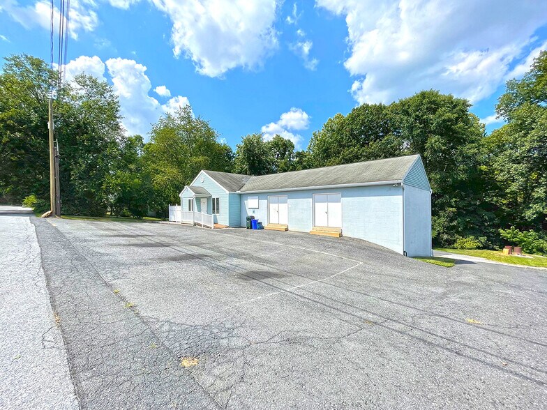 More Photos Of 29 Radam St, Enola Industrial For Lease