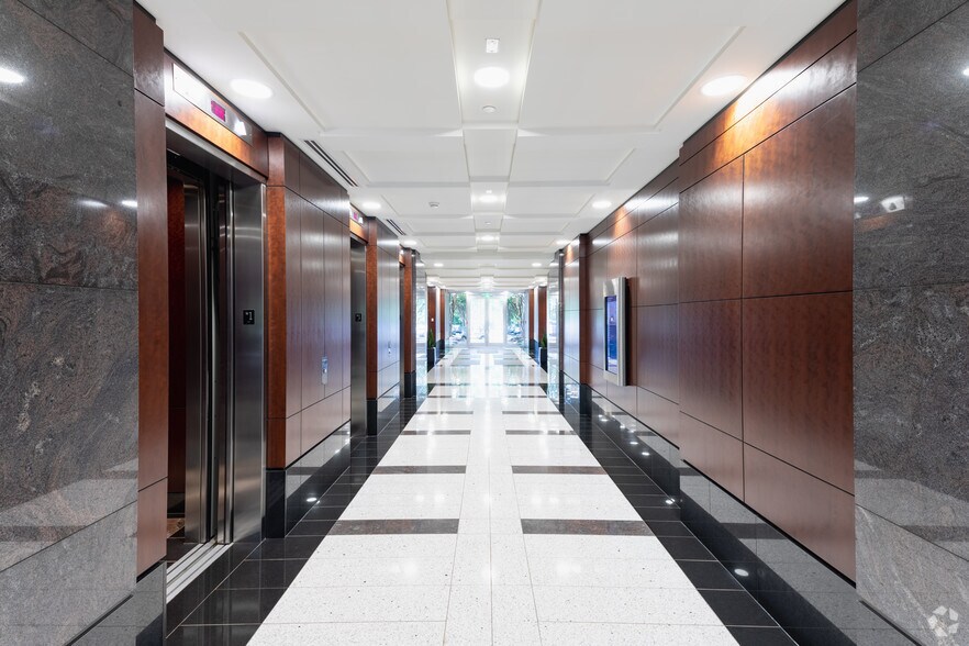 More Photos Of 10715 David Taylor Dr, Charlotte Office For Lease