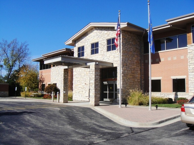 More Photos Of 864 Stearns Rd, Bartlett Medical For Lease