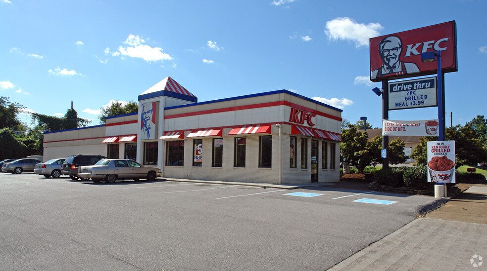 More Photos Of 2456 E Magnolia Ave, Knoxville Fast Food For Lease
