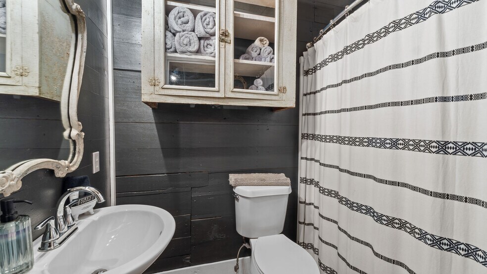 More Photos Of 1010 Conway St, Washington Specialty For Sale