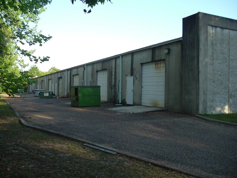 More Photos Of 1125 N Corporate Dr, Mobile Light Distribution For Lease