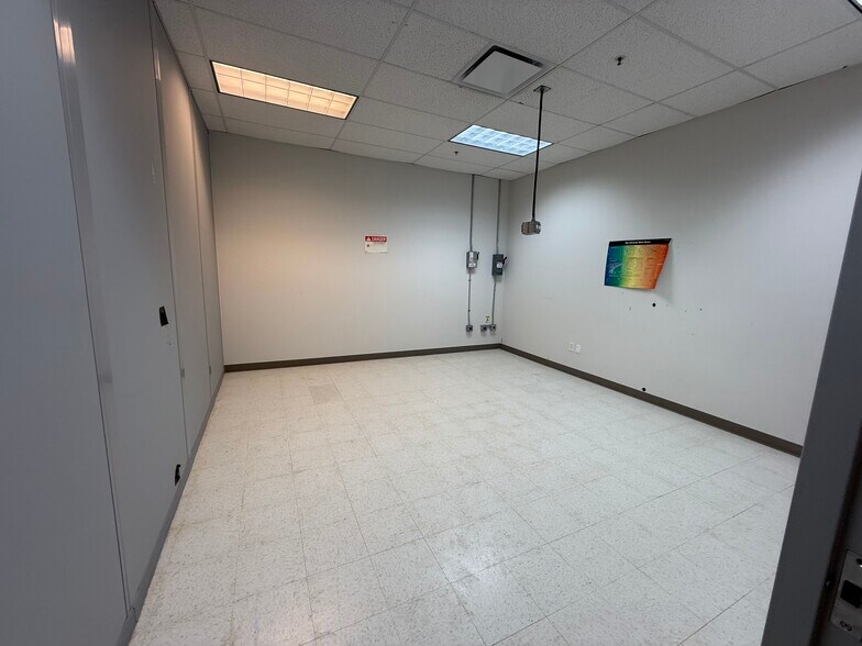 More Photos Of 2526 Qume Dr, San Jose Light Distribution For Lease