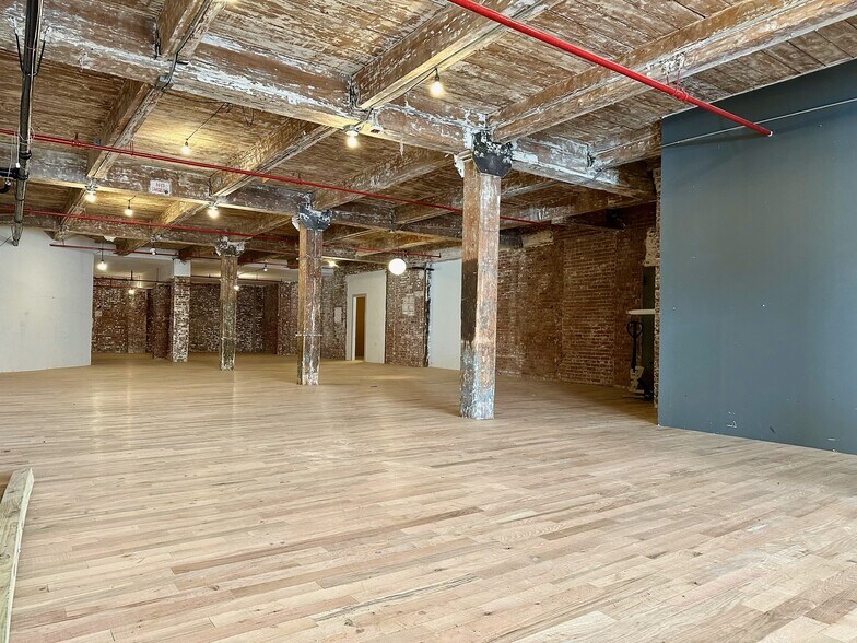 Primary Photo Of 36 Waverly Ave, Brooklyn Showroom For Lease