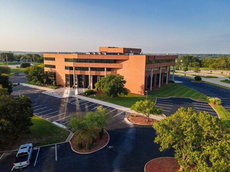 More Photos Of 2700 Westown Pky, West Des Moines Office For Lease