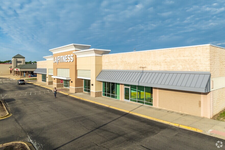 Primary Photo Of 7650 Barrington Rd, Hanover Park Recycling Center For Sale