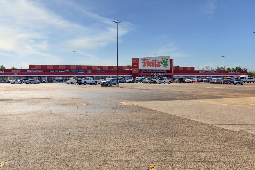 More Photos Of 12309-12367 S Main St, Houston Unknown For Lease