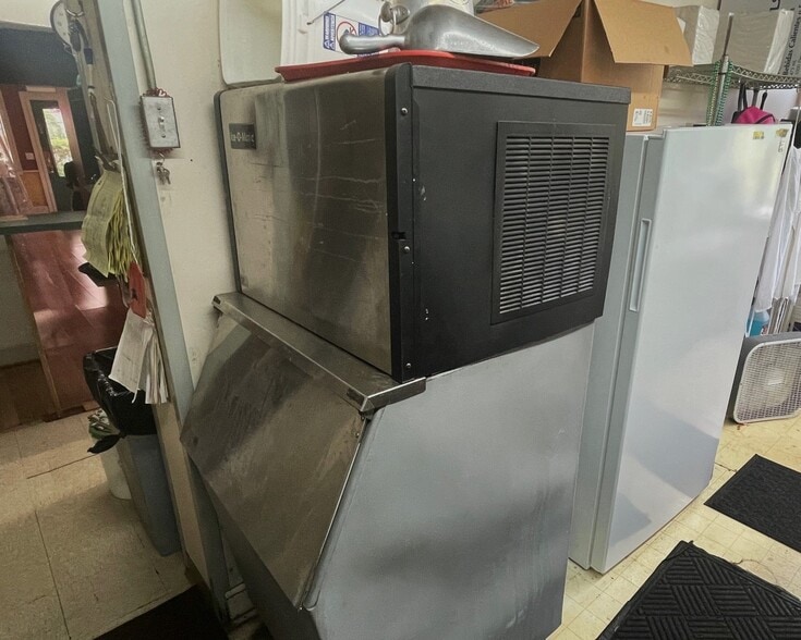 More Photos Of 71 Spring St, Eureka Springs Restaurant For Sale