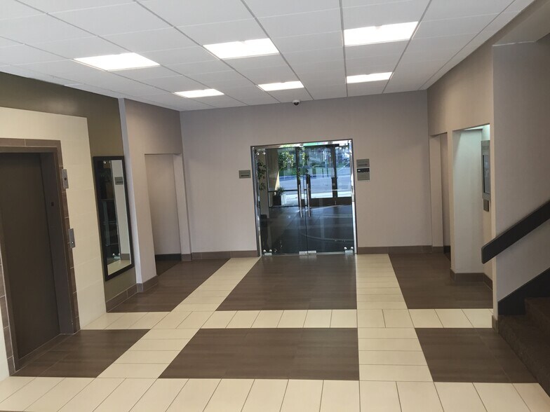 More Photos Of 6700 Fallbrook Ave, West Hills Office For Lease