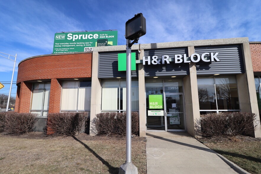 More Photos Of 23946-23948 Michigan Ave, Dearborn Storefront For Sale