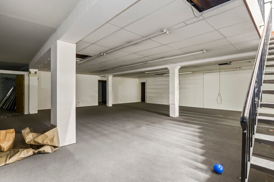 More Photos Of 178 SW 5th St, Madras Storefront Retail Office For Sale