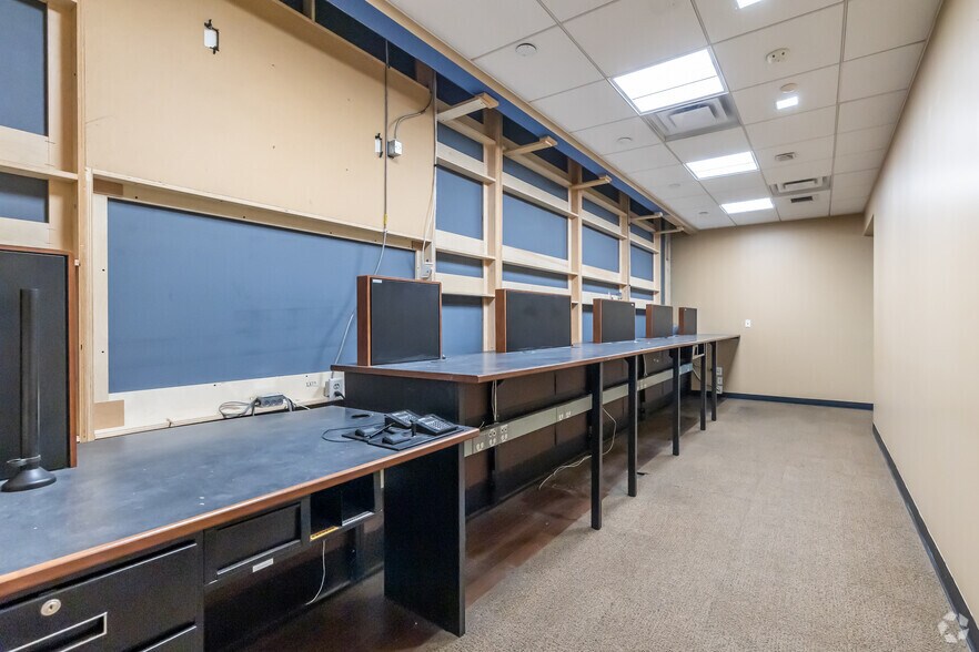 More Photos Of 8115 Highland Pointe Dr, West Chester Bank For Sale