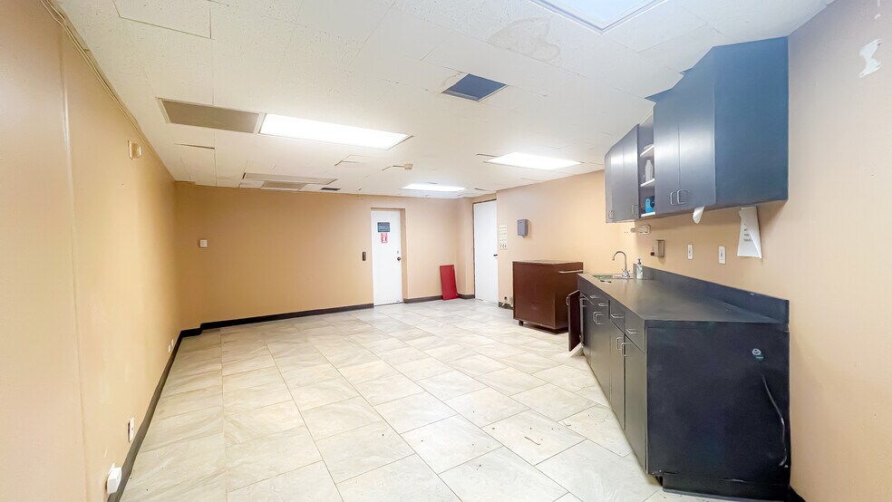 More Photos Of 9525 Bissonnet St, Houston General Retail For Lease