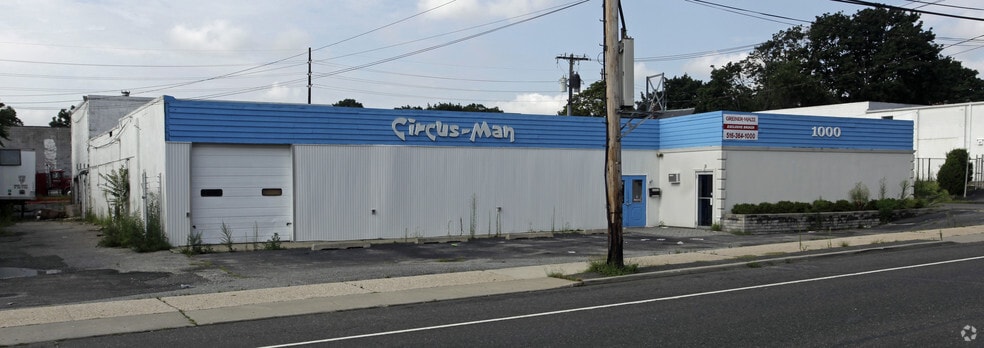 More Photos Of 1000 Fulton St, Farmingdale Warehouse For Lease