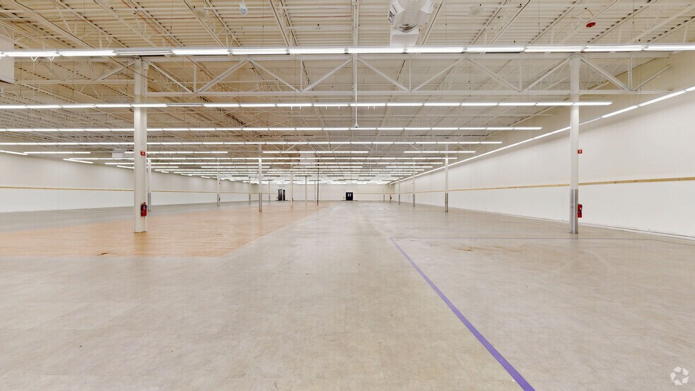 Primary Photo Of 6235-6245 Wilson Mills Rd, Highland Heights General Retail For Lease