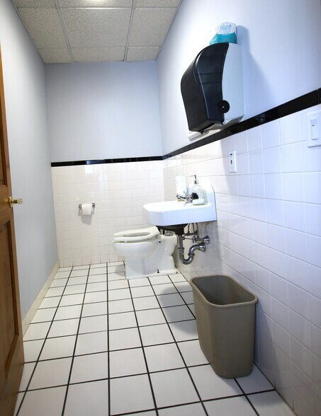 More Photos Of 326 Springside Ave, Pittsfield Office For Lease