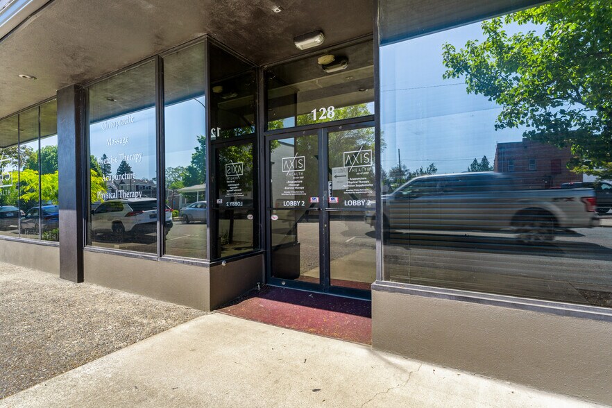 More Photos Of 128 SW I St, Grants Pass Medical For Lease