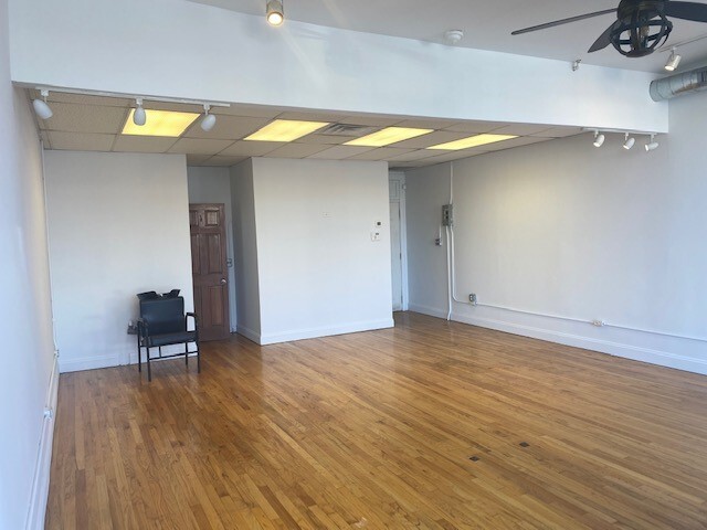 More Photos Of 203-207 N Harlem Ave, Oak Park Storefront Retail Residential For Lease