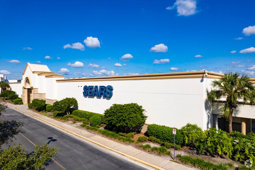 More Photos Of 459 Brandon Town Center Dr, Brandon General Retail For Lease