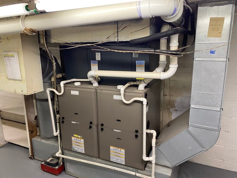 More Photos Of 1400 St Paul St, Rochester Showroom For Sale