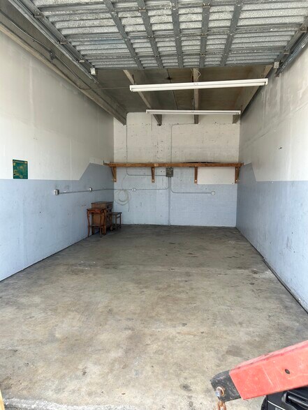 More Photos Of 5840-5846 Funston St, Hollywood Light Manufacturing For Lease