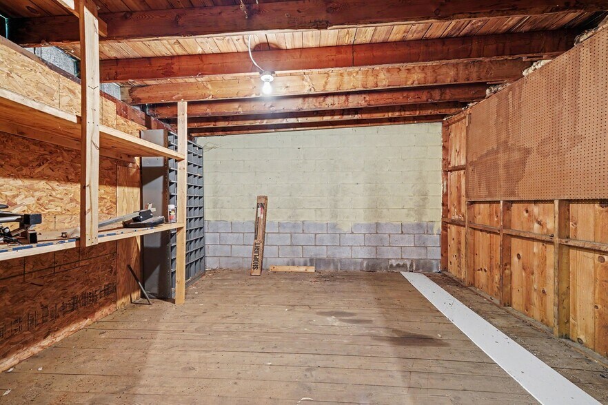 More Photos Of 427 W Gene Hairston St, Madison Auto Repair For Sale