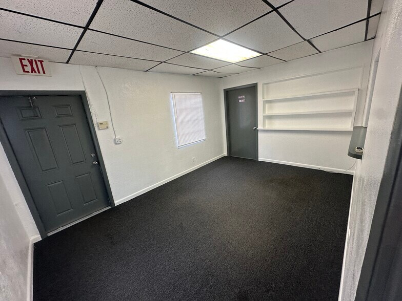 More Photos Of 271-277 SW 33rd St, Fort Lauderdale Warehouse For Lease