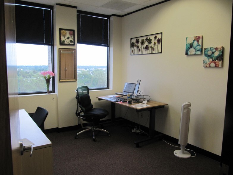 More Photos Of 3409 Executive Center Dr, Austin Unknown For Lease