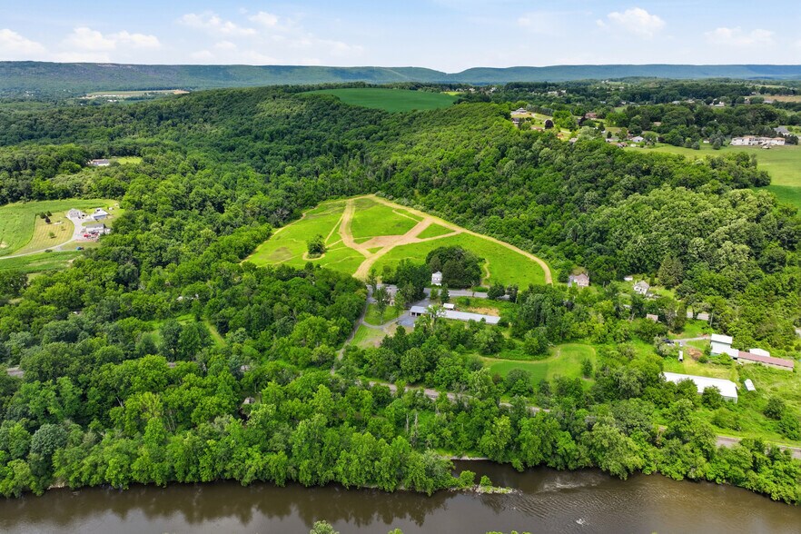 More Photos Of 429 Riverview Dr, Walnutport Flex For Sale