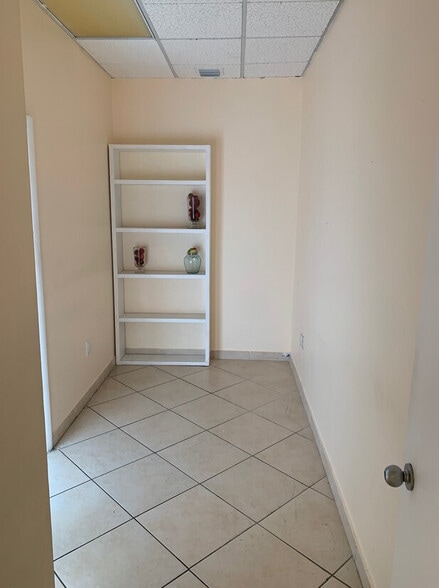 More Photos Of 5333 N Dixie Hwy, Oakland Park Medical For Lease