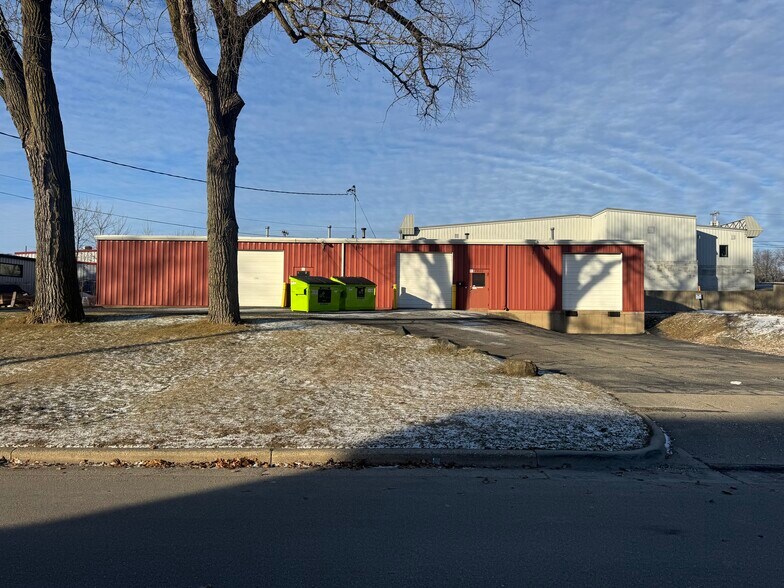 Primary Photo Of 2610 Seiferth Rd, Madison Warehouse For Sale