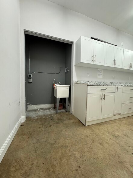 More Photos Of 7555-7575 W 2nd Ct, Hialeah Warehouse For Sale