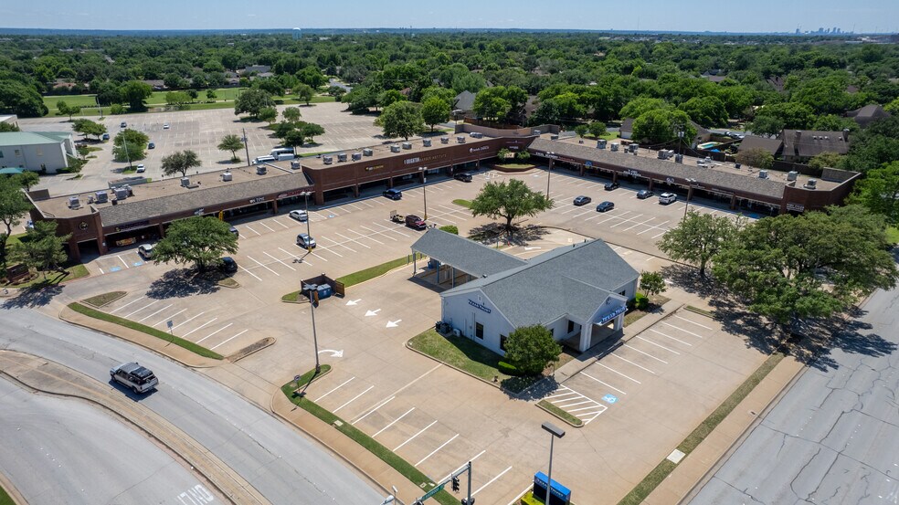 More Photos Of 109-189 W Harwood Rd, Hurst Unknown For Lease