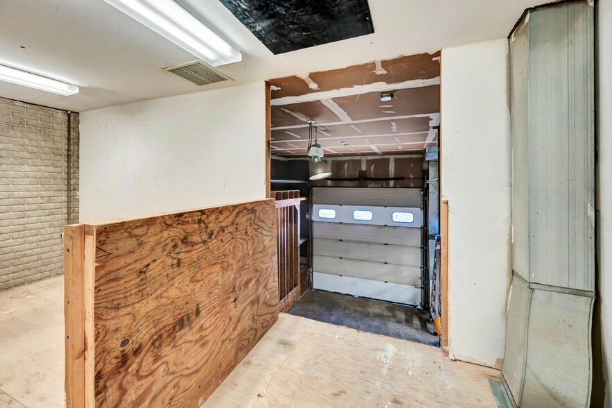 More Photos Of 50 S End Plz, New Milford Light Distribution For Sale