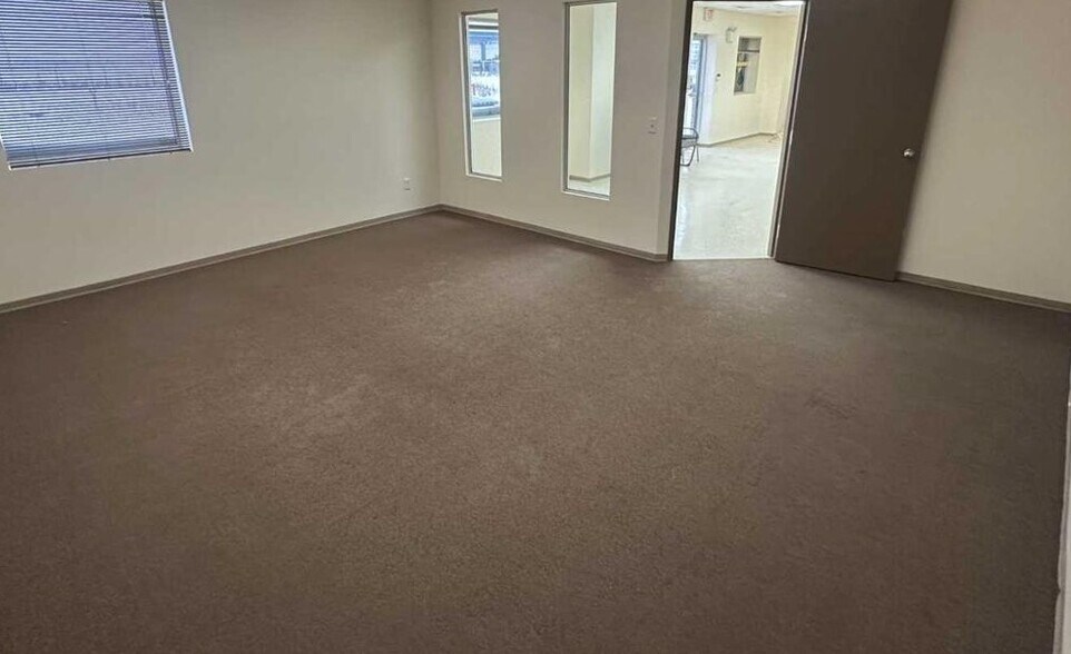 More Photos Of 10203B 123 St, Grande Prairie Warehouse For Lease