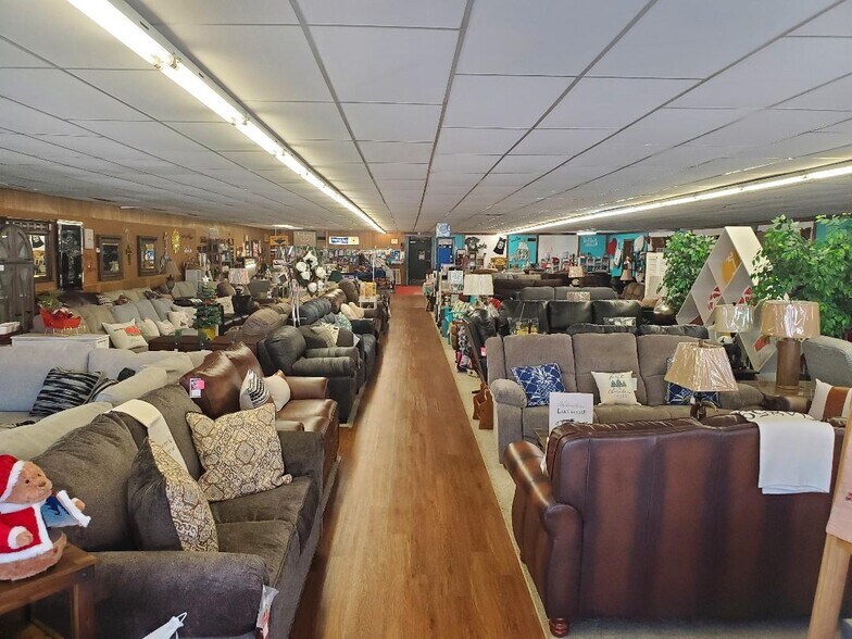 More Photos Of 507 Broadway St, Okemah Department Store For Sale