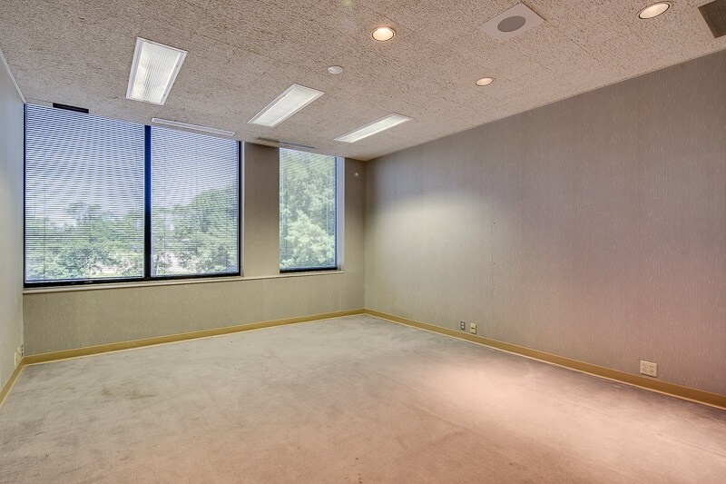 More Photos Of 3796 Lamar Ave, Memphis Office For Sale
