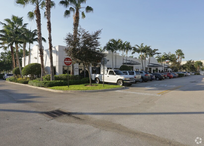 More Photos Of 6810 Lyons Technology Cir, Coconut Creek Office For Lease