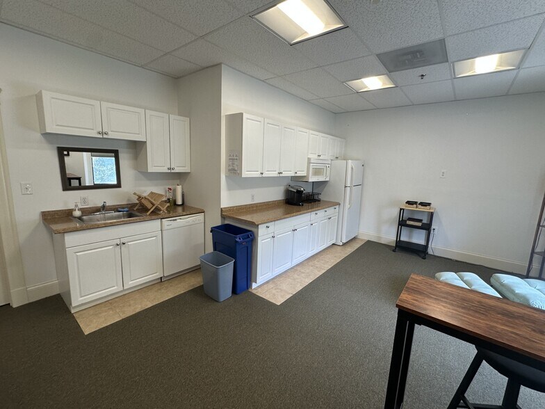 More Photos Of 35-45 Main St, Hudson Storefront Retail Office For Lease
