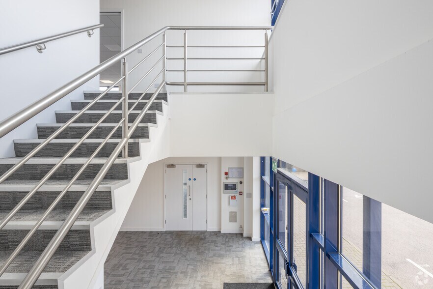 More Photos Of Laporte Way, Luton Distribution For Lease