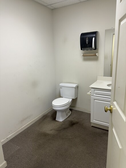 More Photos Of 103 Industrial Park Dr, Perry Distribution For Lease