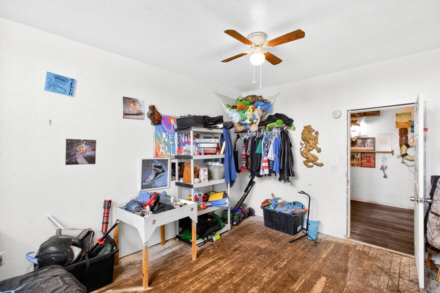 More Photos Of 100 Main St, Moro Specialty For Sale