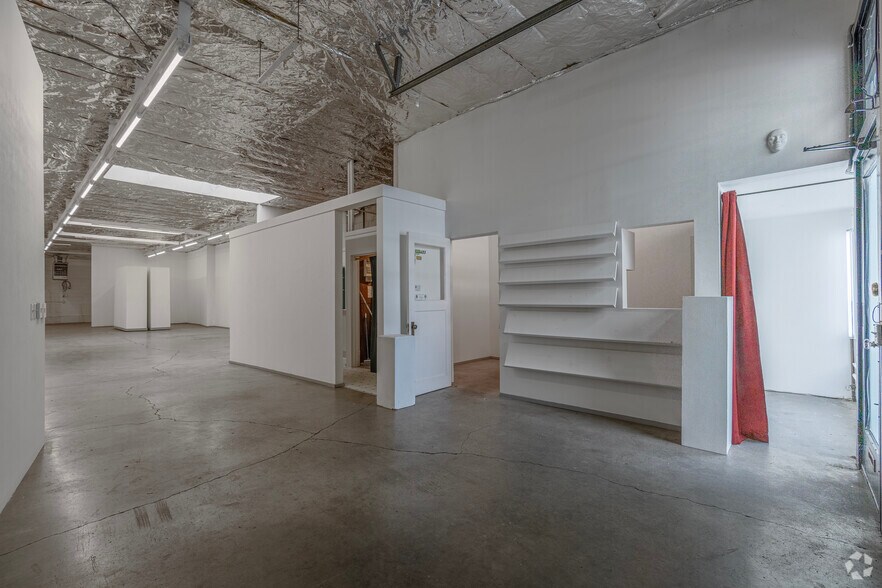 More Photos Of 410-420 NW 9th Ave, Portland Storefront For Sale