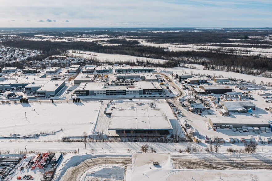 More Photos Of 4200 Rue Marcel-Lacasse, Boisbriand Warehouse For Lease