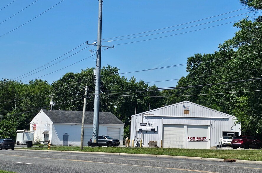 Primary Photo Of 547 Berlin Cross Keys Rd, Sicklerville Freestanding For Sale