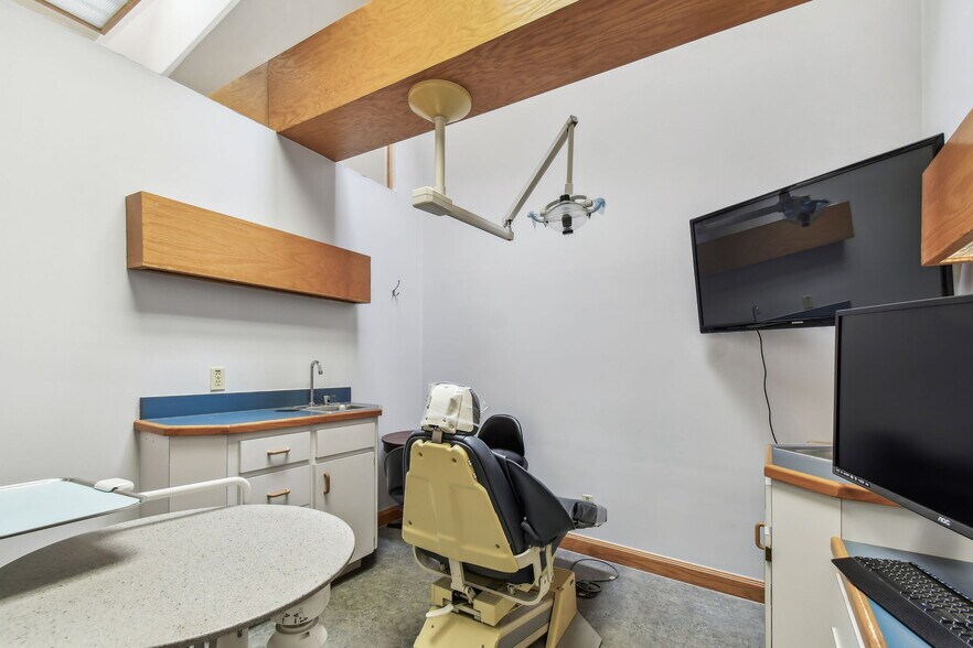 More Photos Of 2654 W Lake Rd, Palm Harbor Medical For Sale