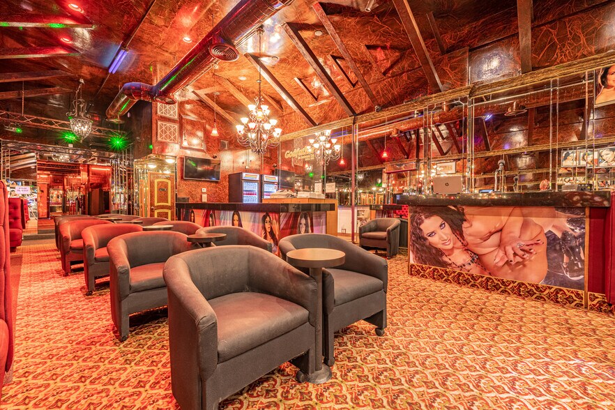 More Photos Of 21516 Sherman Way, Canoga Park Bar For Sale