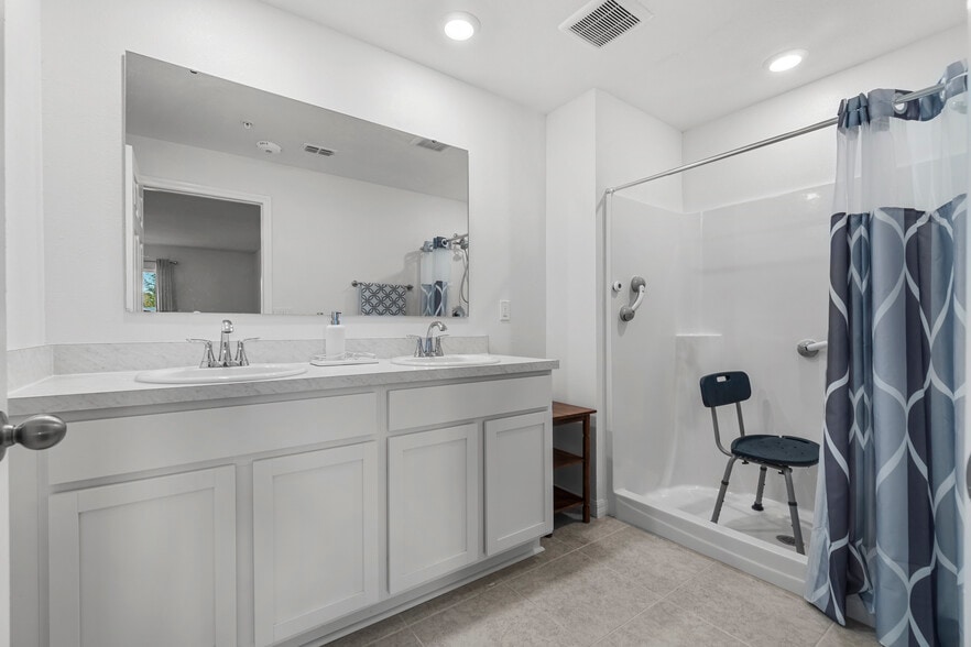 More Photos Of Licensed 6 Bed ALF, Ocala Healthcare For Sale