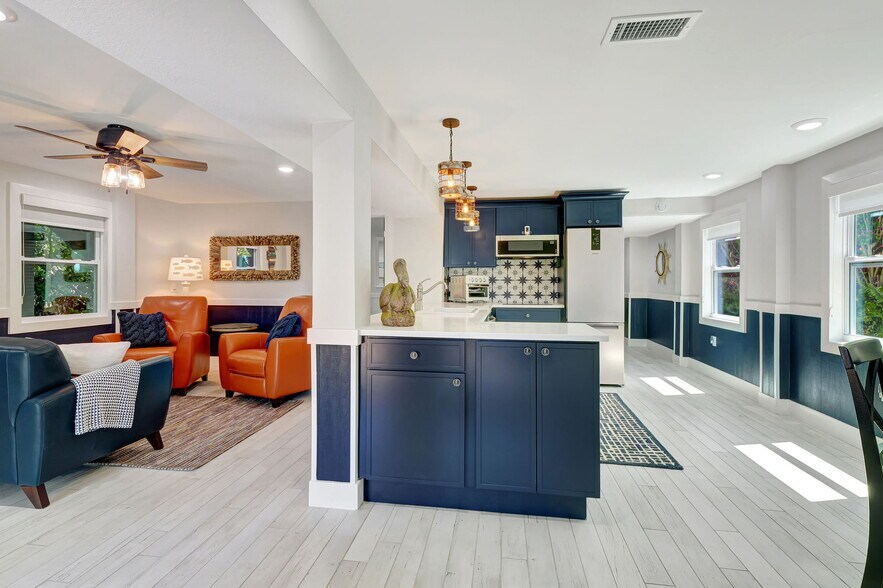 More Photos Of 193 Cocohatchee St, Naples Specialty For Sale